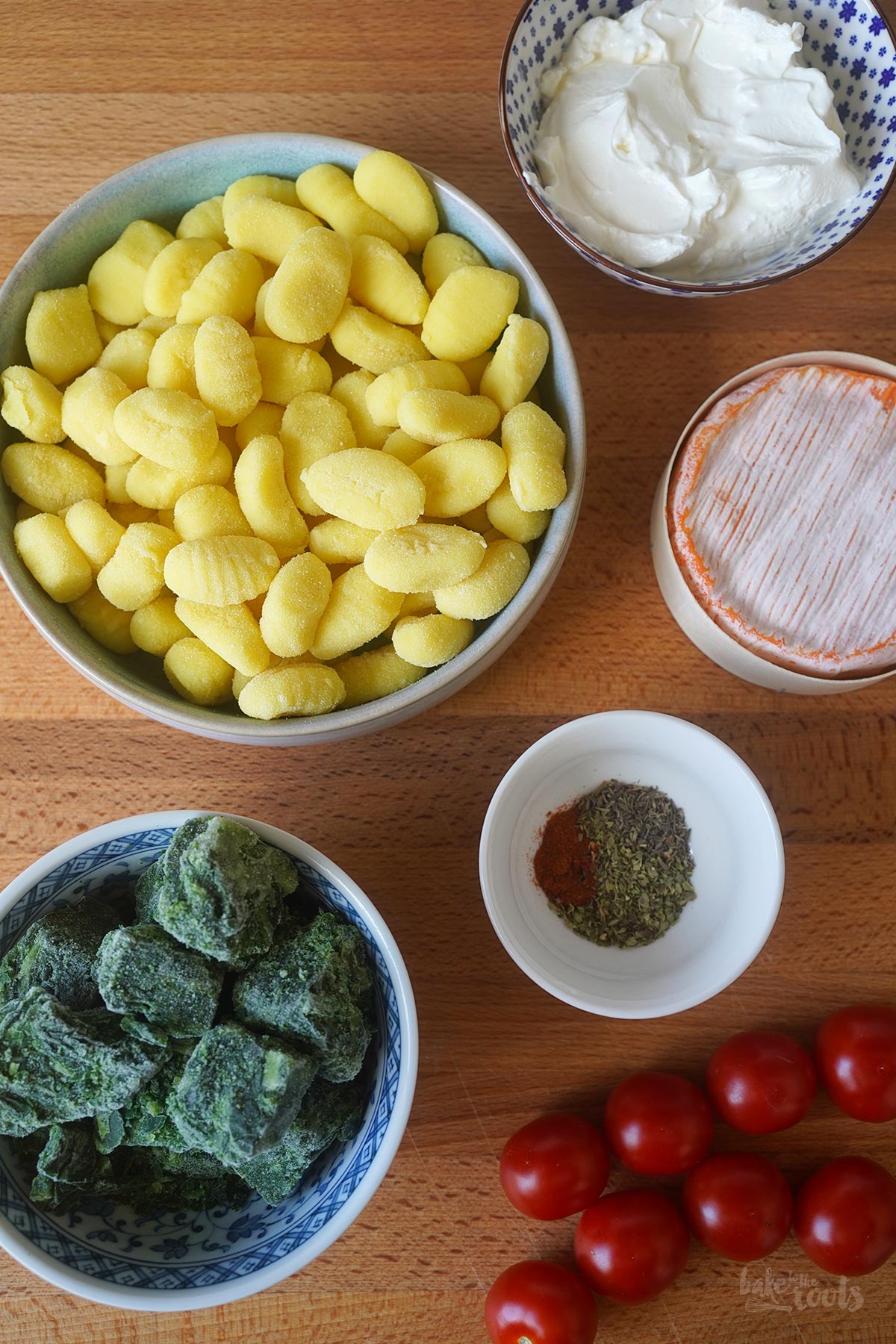 AirFryer Gnocchi mit Spinat, Tomaten & Ofenkäse | Bake to the roots