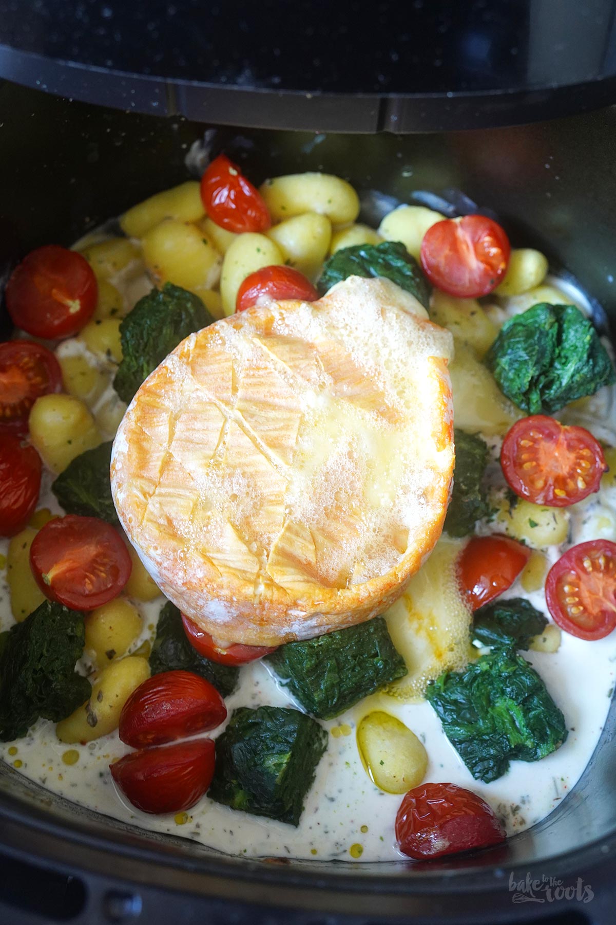 AirFryer Gnocchi mit Spinat, Tomaten & Ofenkäse | Bake to the roots