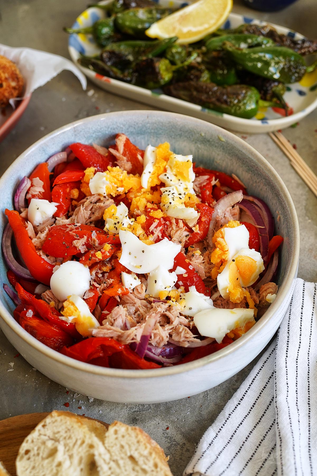 Geröstete Paprika & Thunfisch Salat (Tapas) | Bake to the roots