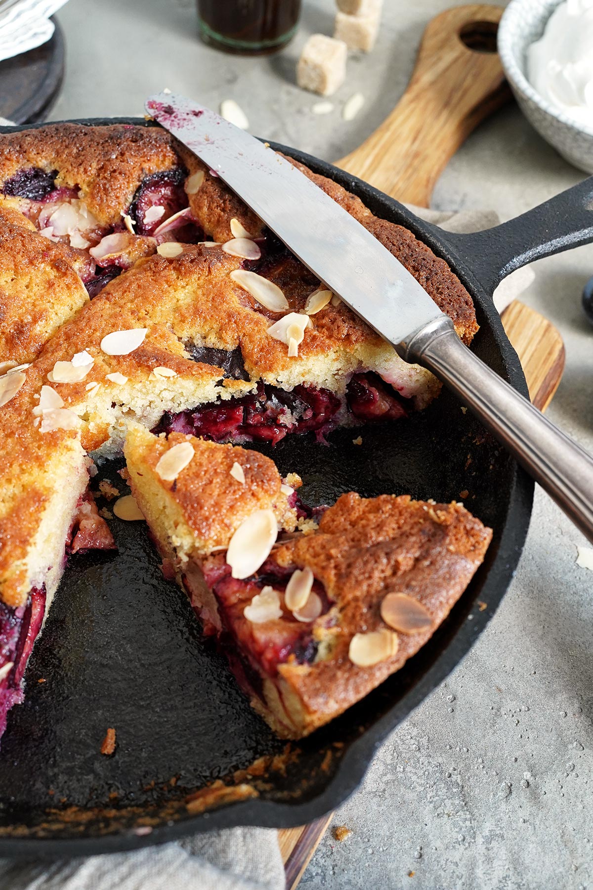 Einfacher (versunkener) Zwetschgenkuchen | Bake to the roots