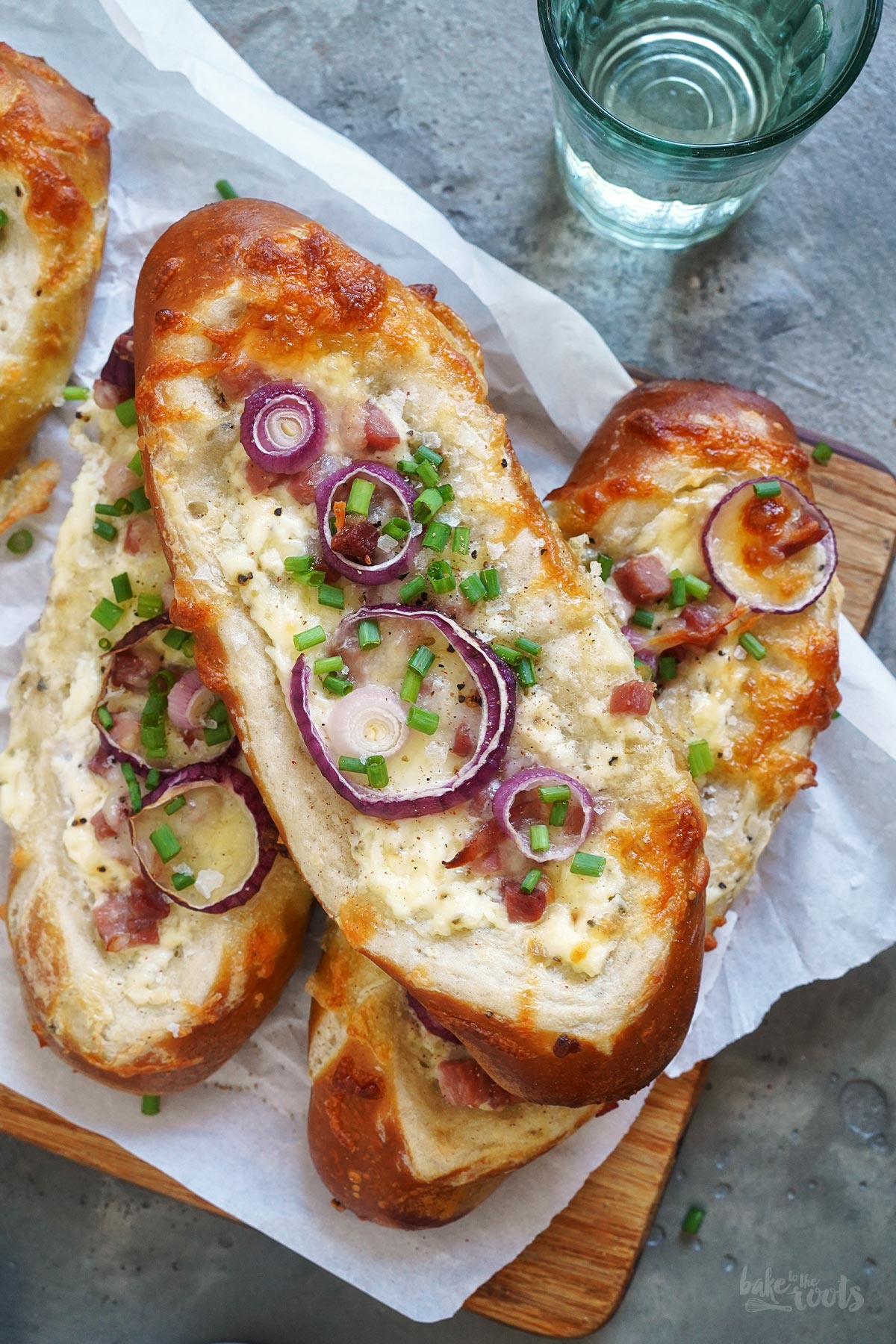 Einfache Flammkuchen Laugenschiffchen | Bake to the roots