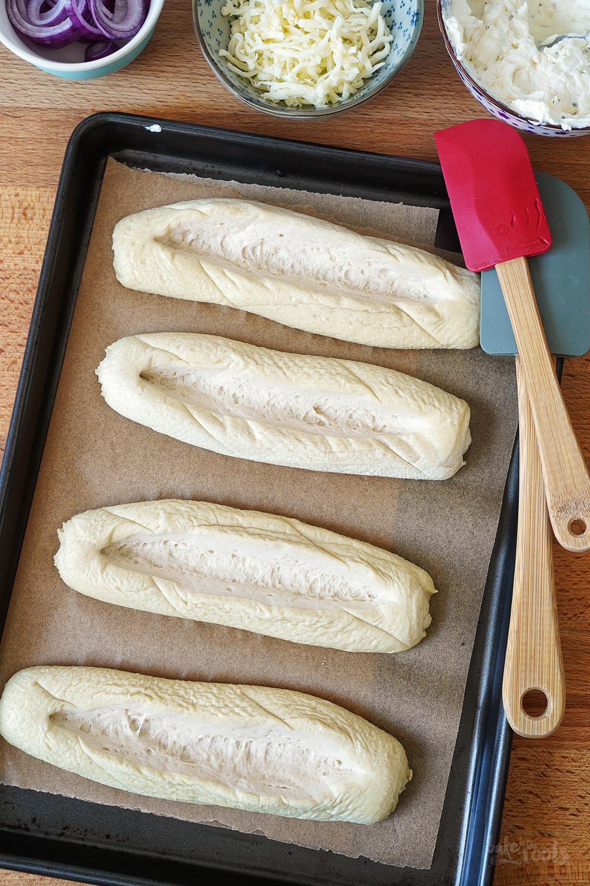 Einfache Flammkuchen Laugenschiffchen | Bake to the roots
