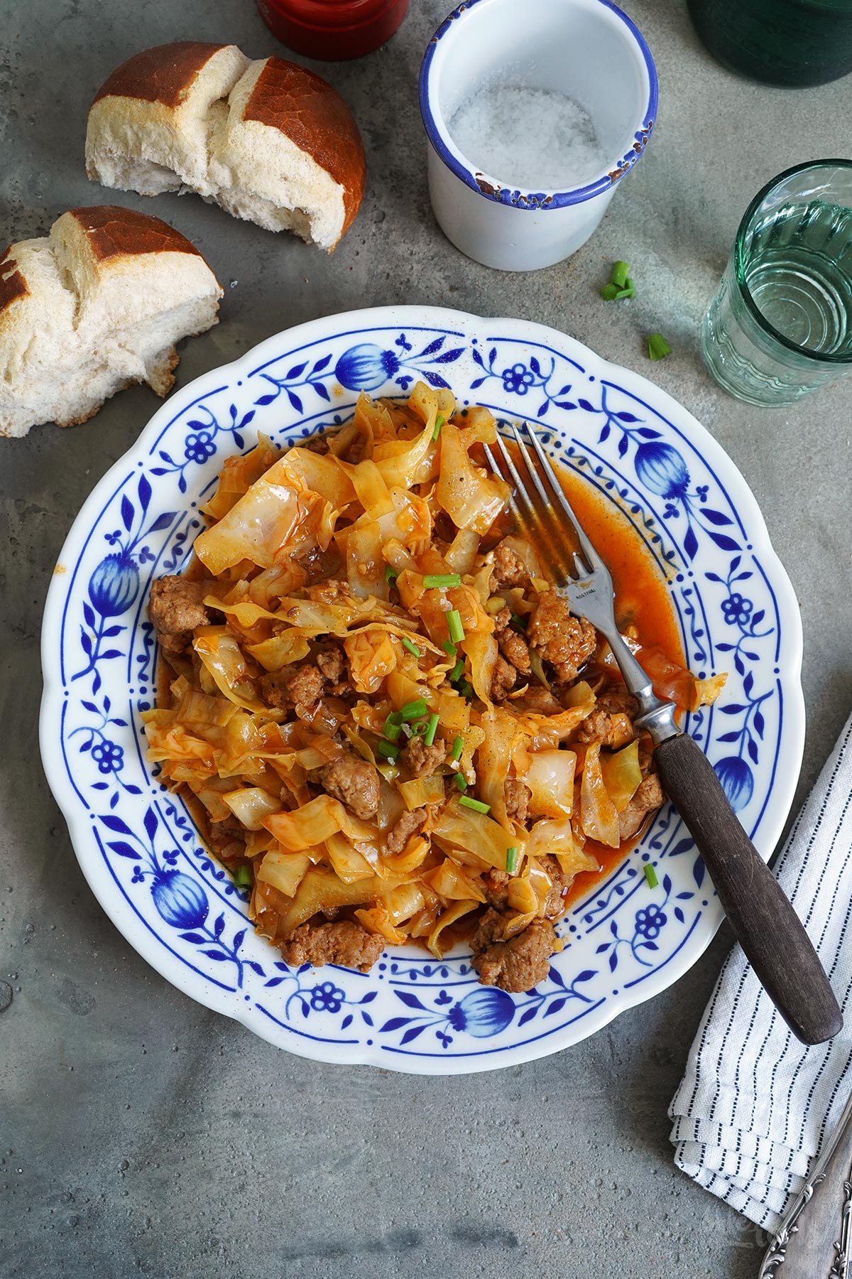 Deftige Spitzkohl Bratwurst Pfanne | Bake to the roots