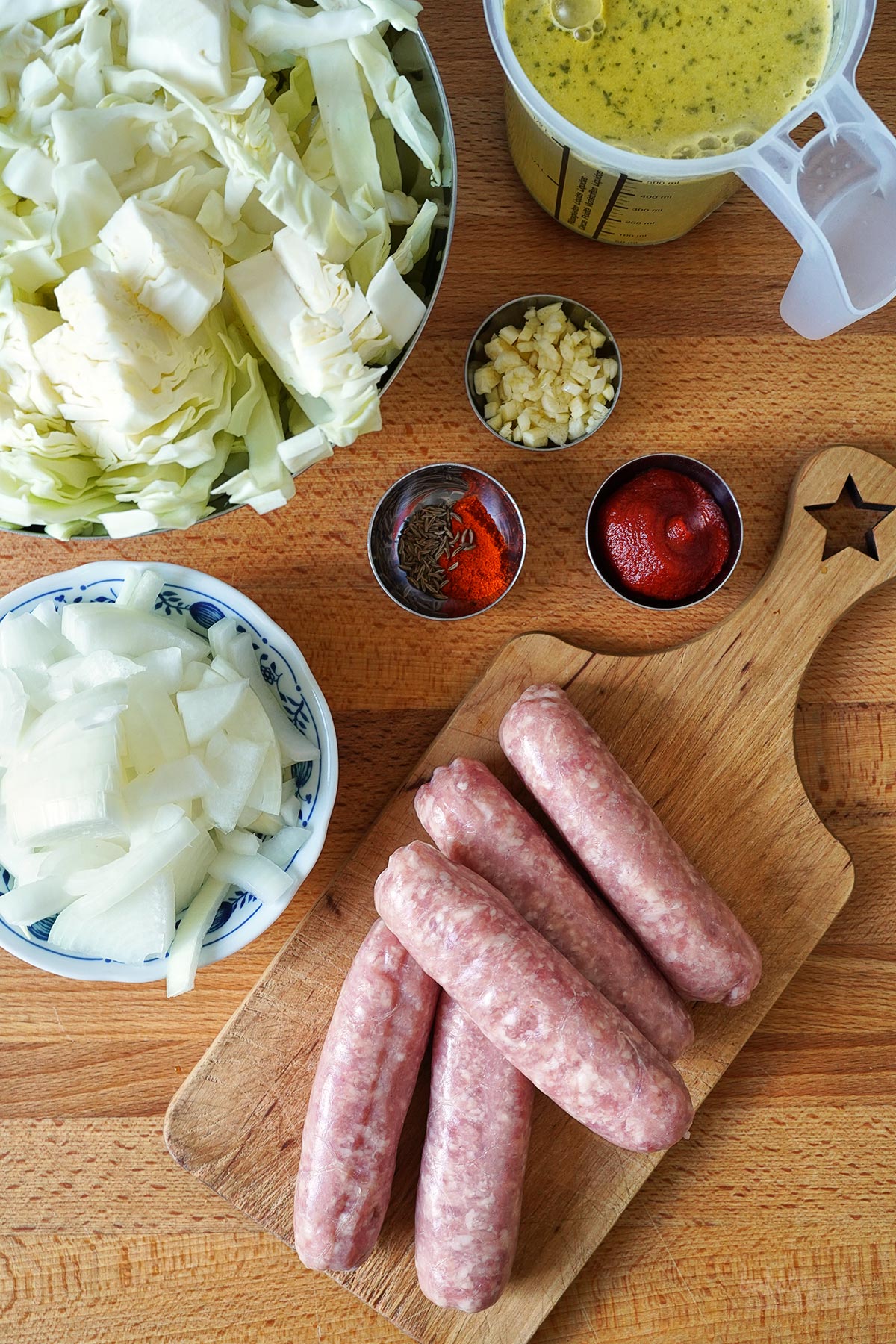 Deftige Spitzkohl Bratwurst Pfanne | Bake to the roots