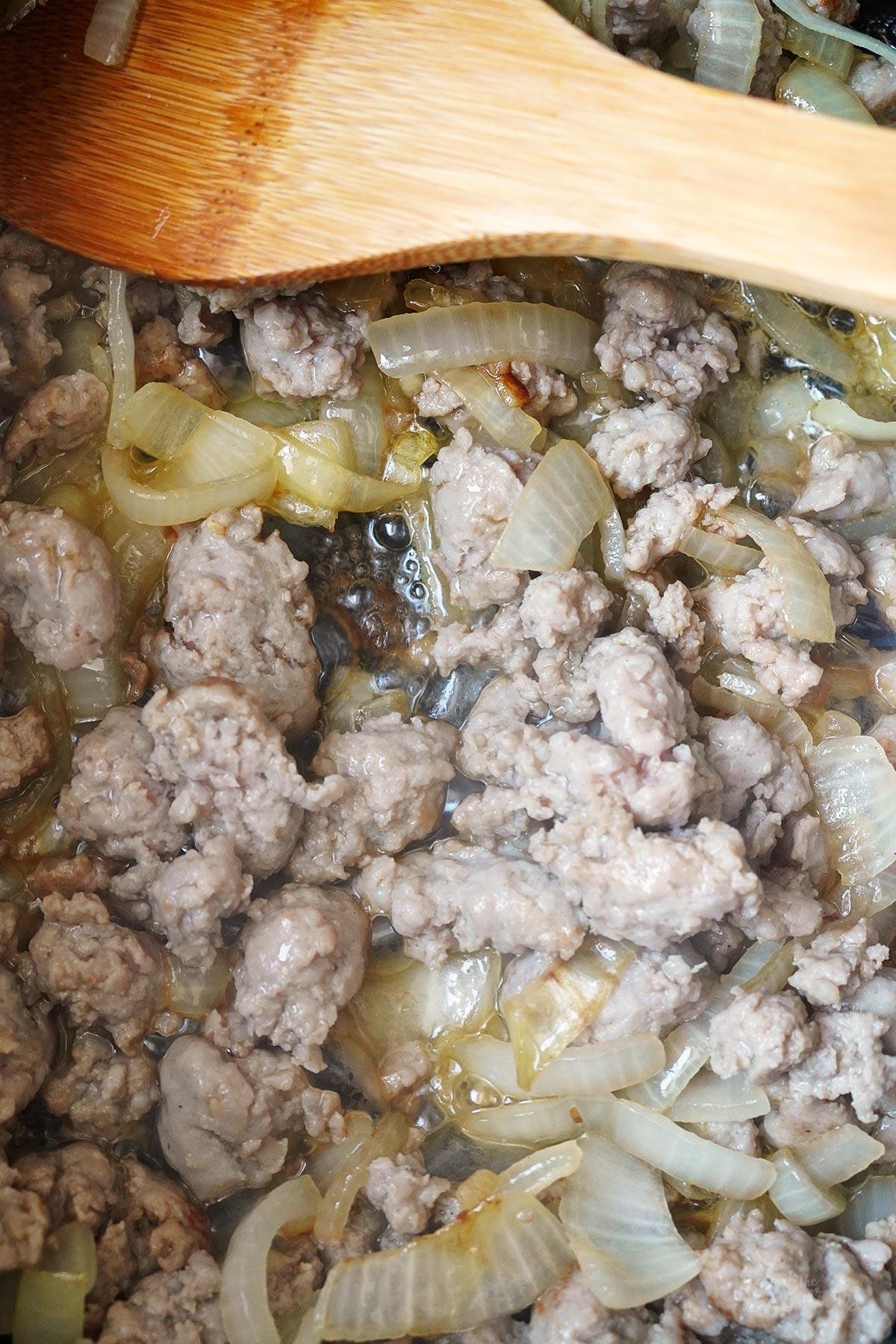 Deftige Spitzkohl Bratwurst Pfanne | Bake to the roots