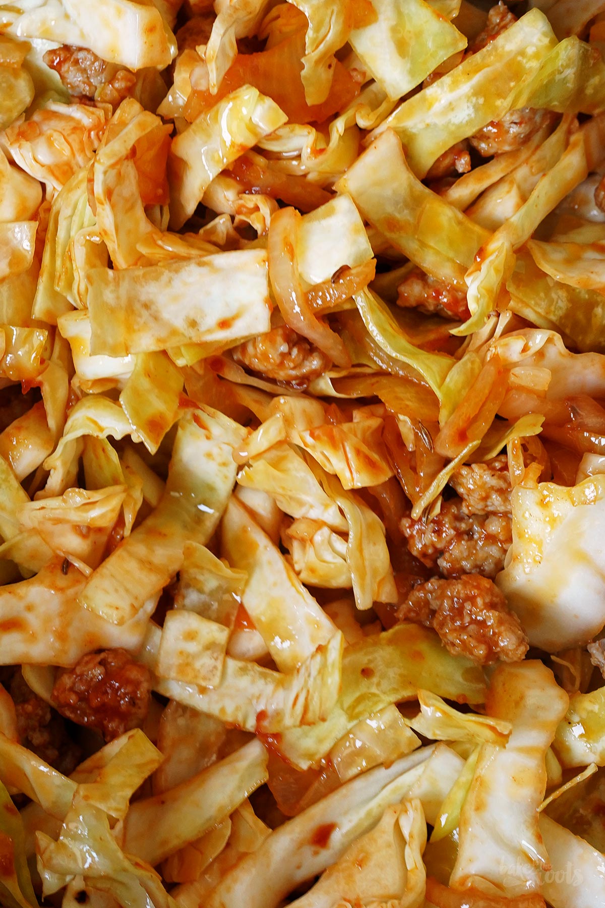 Deftige Spitzkohl Bratwurst Pfanne | Bake to the roots
