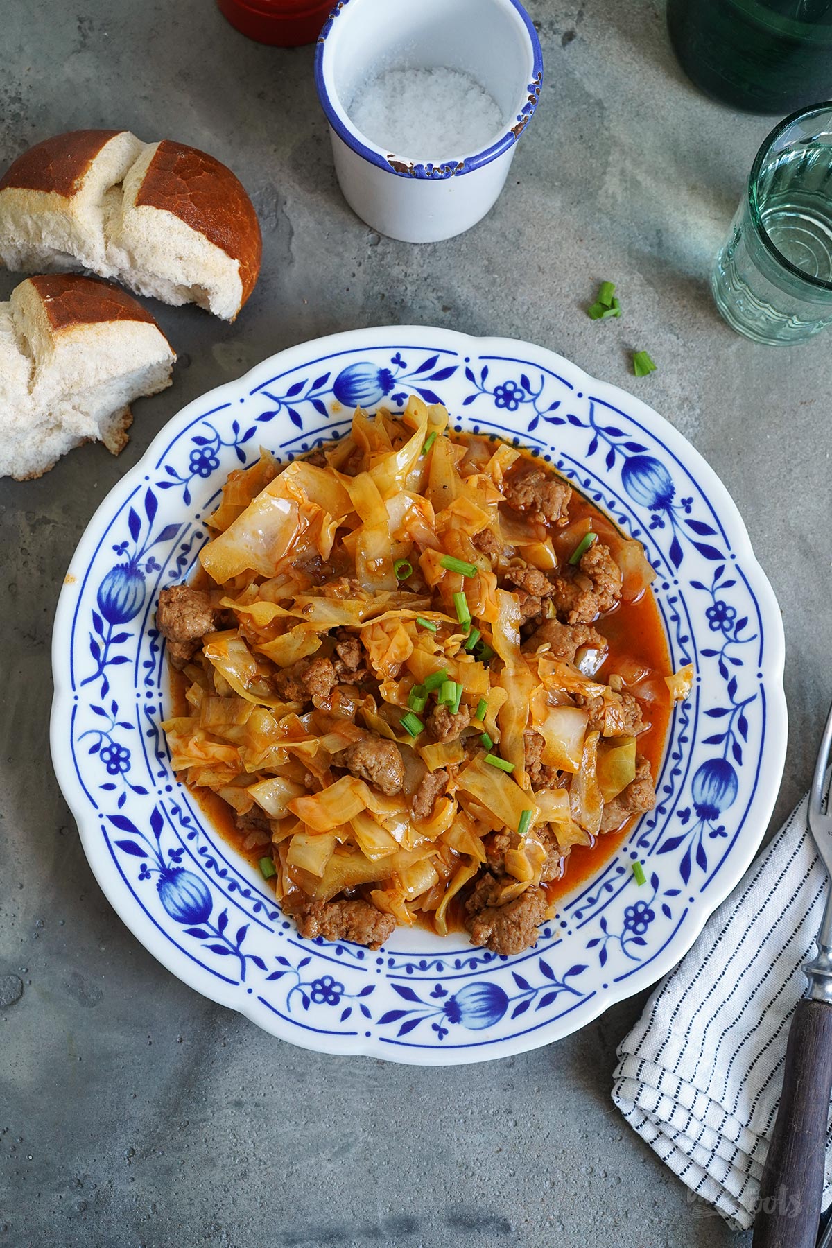 Deftige Spitzkohl Bratwurst Pfanne | Bake to the roots