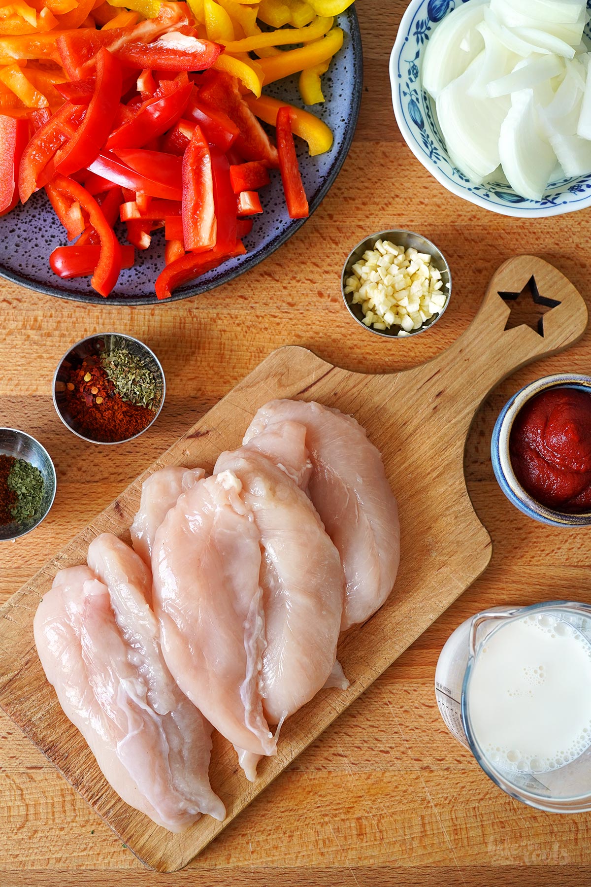 Chicken Fajita Style Pasta Skillet | Bake to the roots