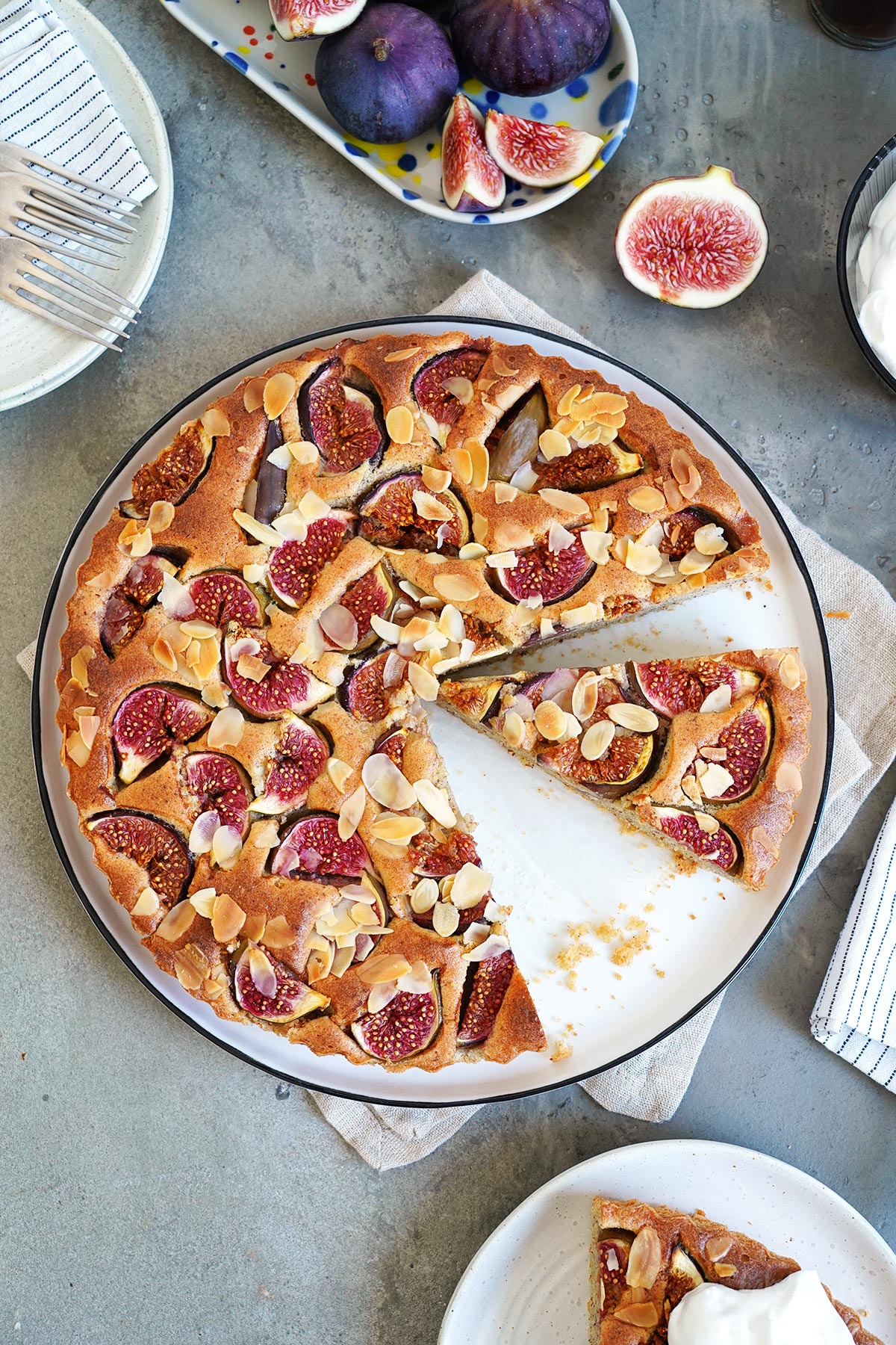 Olivenölkuchen mit Mandeln & Feigen | Bake to the roots