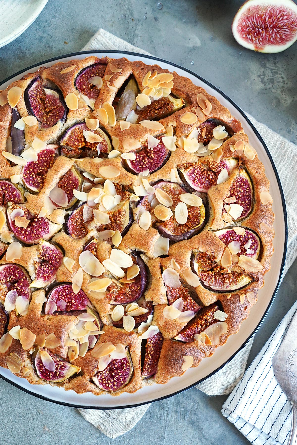 Olivenölkuchen mit Mandeln & Feigen | Bake to the roots