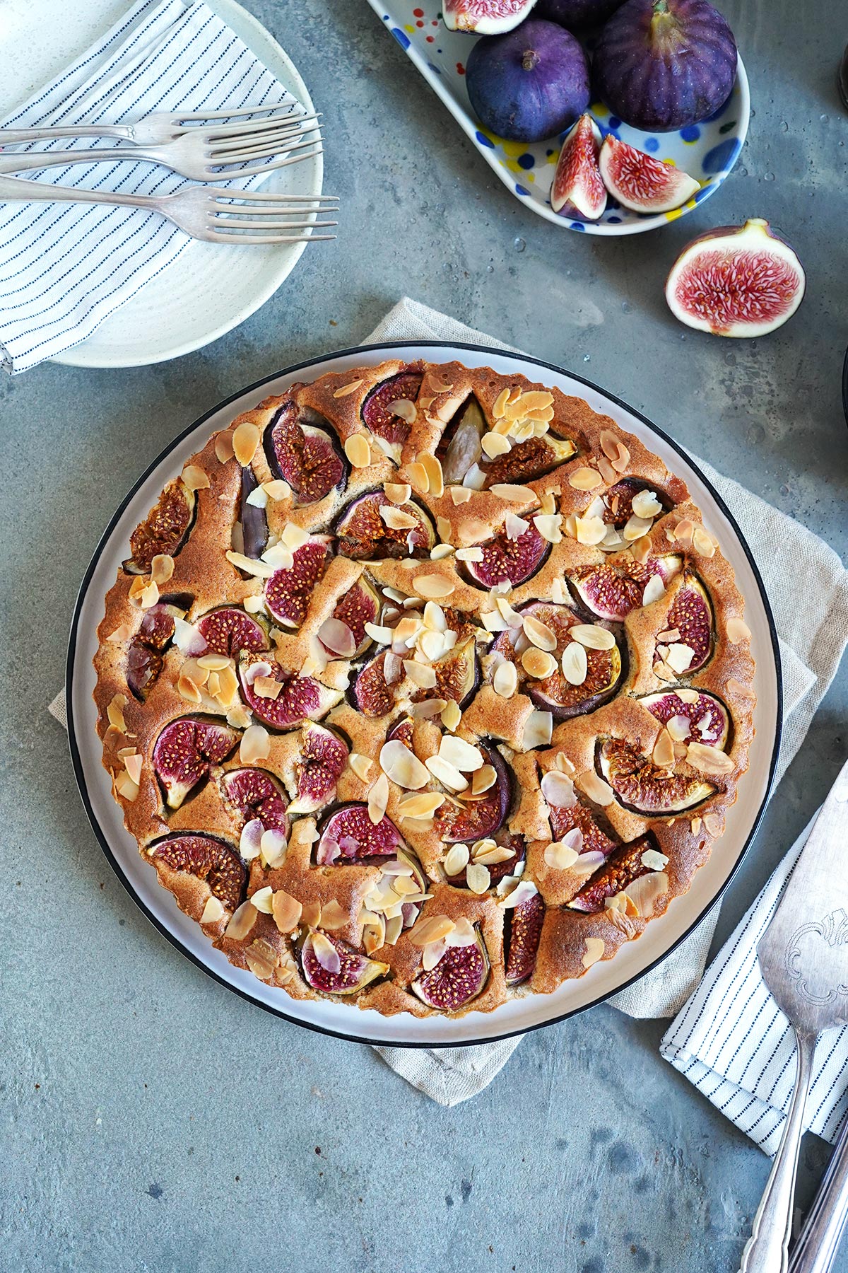 Olivenölkuchen mit Mandeln & Feigen | Bake to the roots