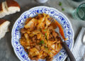 Deftige Spitzkohl Bratwurst Pfanne | Bake to the roots