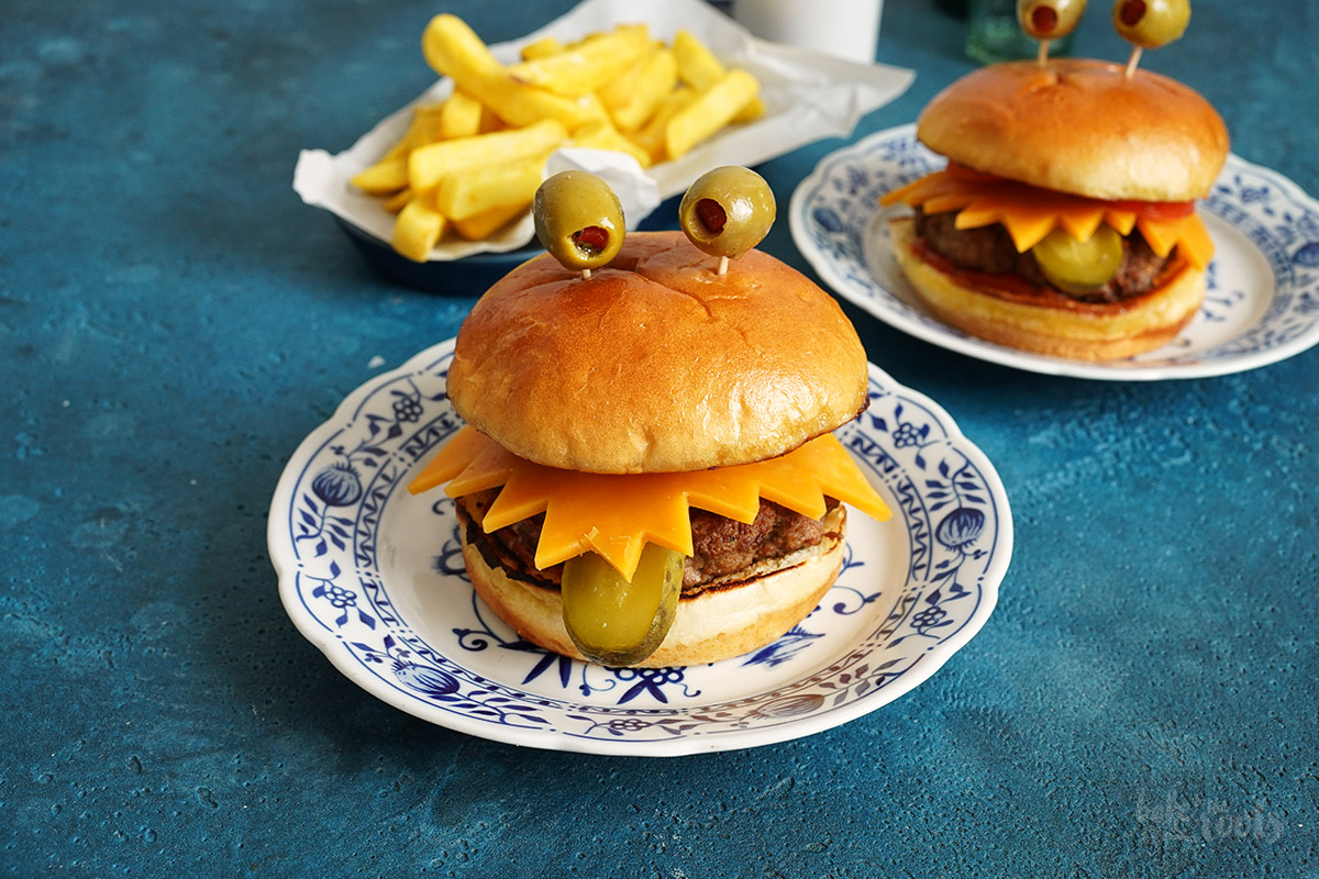 Halloween Monster Burger | Bake to the roots