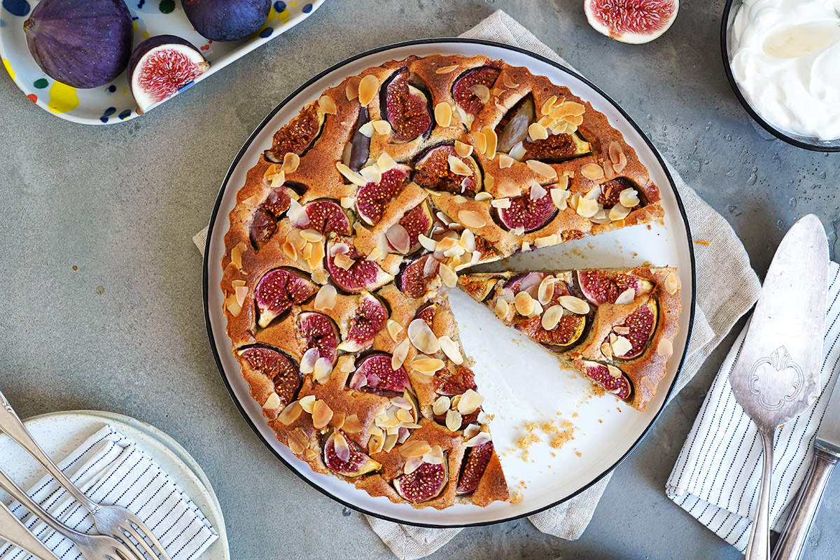 Olivenölkuchen mit Mandeln & Feigen | Bake to the roots