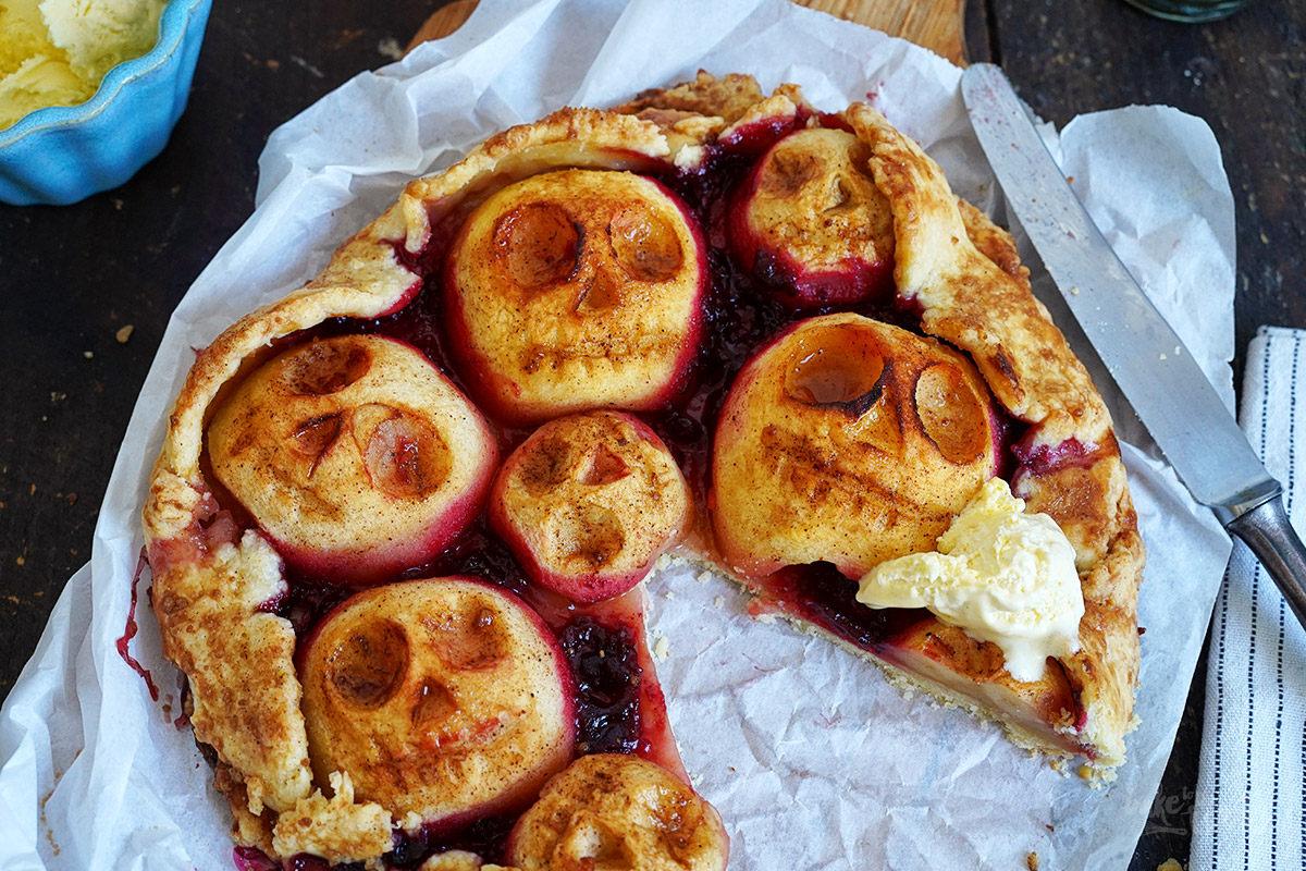 Halloween Apfel Galette | Bake to the roots