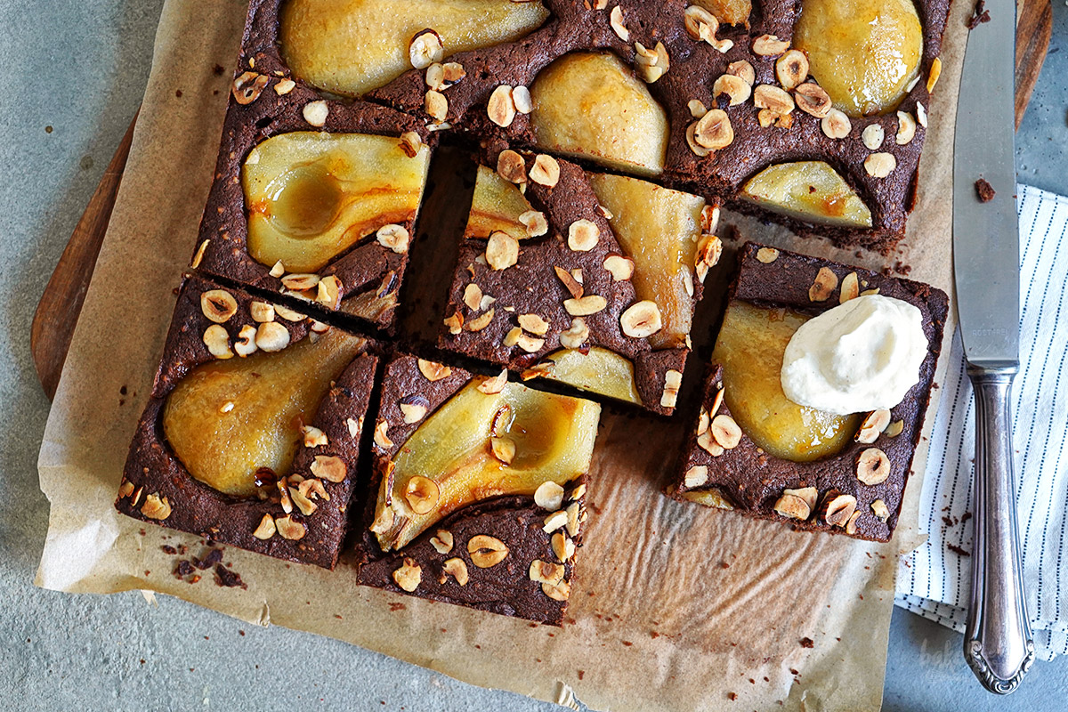 Schokolade, Haselnuss & Birnen Kuchen | Bake to the roots
