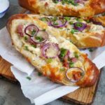 Einfache Flammkuchen Laugenschiffchen | Bake to the roots